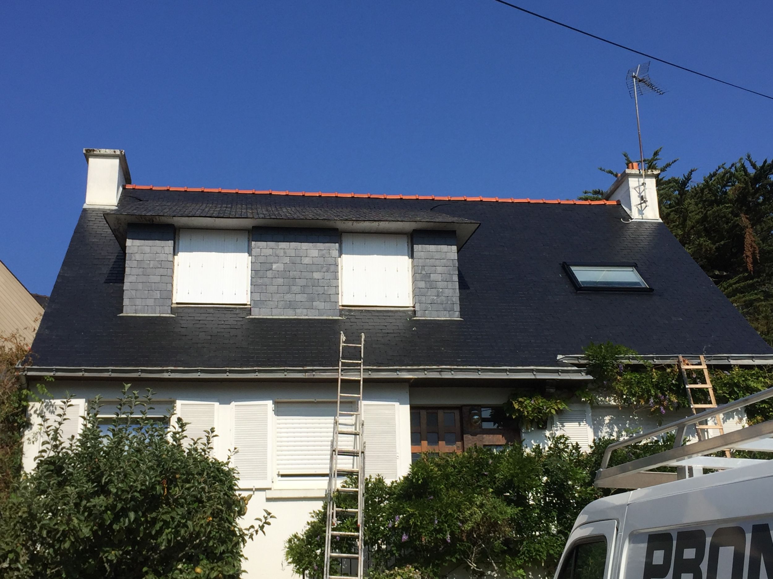 Nettoyage de Toiture avec Résine Hydrofuge dans le Morbihan